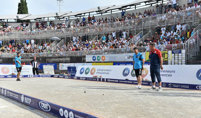 Le Business S Intensifie Autour De La Petanque